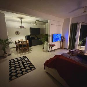 Quaint Cozy 3BHK Triplex Apartment near Cyberhub, Gurugram
