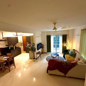 Quaint Cozy 3BHK Triplex Apartment near Cyberhub, Gurugram