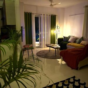 Quaint Cozy 3BHK Triplex Apartment near Cyberhub, Gurugram