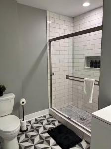 The Skylight Retreat - Private 3BR Home in Saint Paul