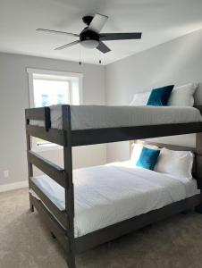The Skylight Retreat - Private 3BR Home in Saint Paul