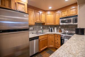 Family-Friendly Zermatt King Villa with Kitchen Near Park City - #1072