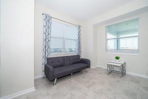 3141-307DM STOREY LAKE, CONDO 22 LAKE VIEW
