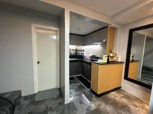 Cozy Modern Apartment Staycation Spot