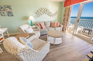 Stunning Resort condo with hot tub & Beach Access