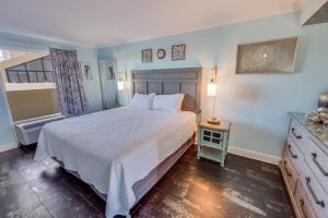 New Caravelle Resort 1BR Honeymoon Suite Pools!