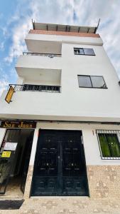 APARTAMENTO CÉNTRICO con PISCINA a UNA CUADRA