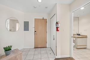 2BR in Ironwood, Stunning Mountain Views, Shared Hot Tub and Pool, Fireplace, Parking