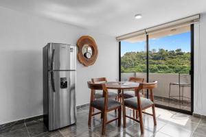 Modern apartment with pool in Ixtapa, 2 bedrooms