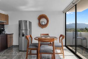 Modern apartment with pool in Ixtapa, 2 bedrooms