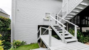 Amazing Views and Short Walk To Beach