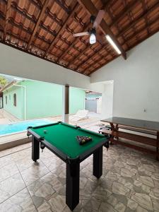 Casa verde Ubatuba ao lado da praia da Enseada e Santa Rita
