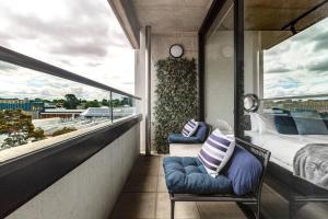 Southbank Vista - Modern Retreat with Pool & Rooftop
