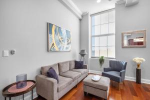 Sleek 1BR with Rooftop Amenities