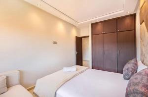 Luxury 4-ROM Villa with private Heated pool in Akenza ,free Airport transport service