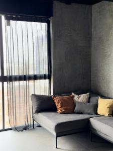 Upscale 2BR 2BA Apt w incredible Mountain Views