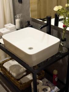 Upscale 2BR 2BA Apt w incredible Mountain Views