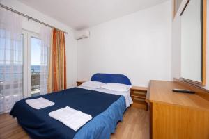 Apartments by the sea Igrane, Makarska - 311