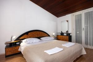 Apartments by the sea Igrane, Makarska - 311