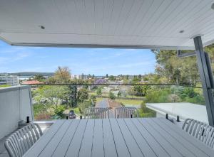 Modern 4-Bed Townhouse with Water Views