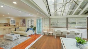 House De La Vista - Beach and Mountain Views