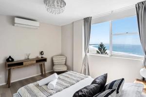 Bright Beachside Escape at The Entrance