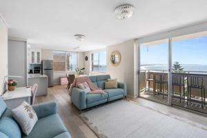 Bright Beachside Escape at The Entrance