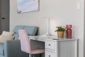 Bright Beachside Escape at The Entrance