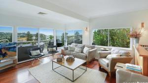 Ascot - Overlooking Avoca Beach