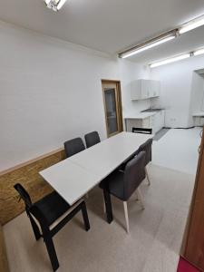 Private 3-Zimmer Apartment -Private WC, Dusche, Küche-