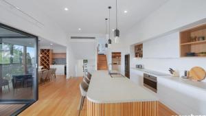 Austral House - Ultimate Coastal Retreat