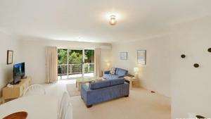 Evening Soiree - Good Position