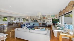 La Gratitude - Short Walk To Beach, Great Views!