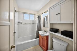 Luxury Cozy 2BR 1BA near LAX, LMU, SoFi Stadium, Beach