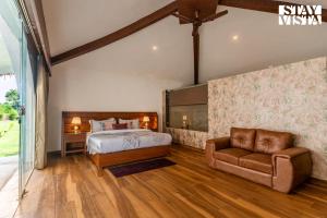 StayVista at Risacca - Amer Luxury cottages