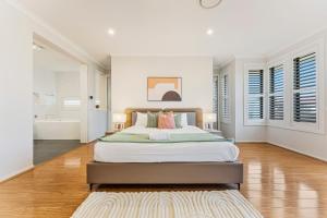 Coastal Retreat Spacious 5BR Haven in Maroubra
