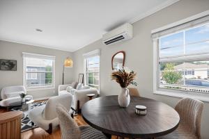 Cozy 2B1B 7 min to LAX- next to LMU, SoFi, and Beach