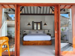 Mawar Merah Studio with private Pool in Selong Belanak