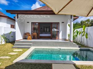 Mawar Merah Studio with private Pool in Selong Belanak