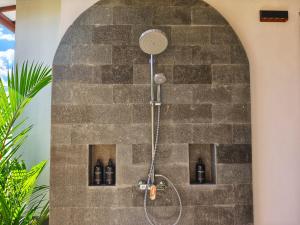 Mawar Merah Studio with private Pool in Selong Belanak