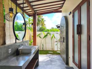 Mawar Merah Studio with private Pool in Selong Belanak