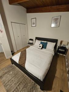 P&N Suites - Queen Room- DUBAI- Renovated