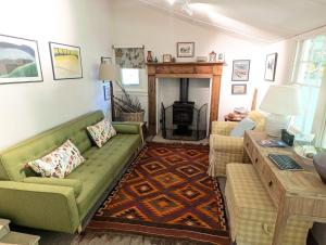 Redruth - 2 bedroom cottage situated in wandiligong