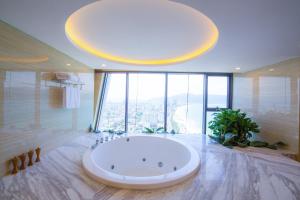 Muong Thanh Luxury Da Nang Hotel