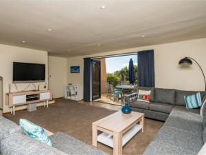 La Belle Maison - Ruakaka Holiday Apartment