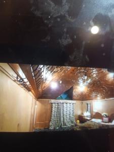 T luxury Heritage houseboat