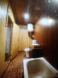 T luxury Heritage houseboat