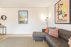 Urban Retro - Experience Vibrant Courtyard Charm