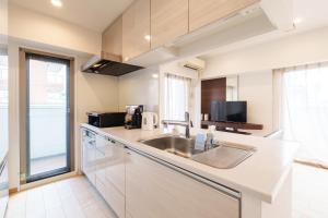 Just a short walk 道頓堀1min 日本橋駅30-second 黒門市場 心斎橋 Glico Sign Dotonbori Guesthouse 天空の室 2