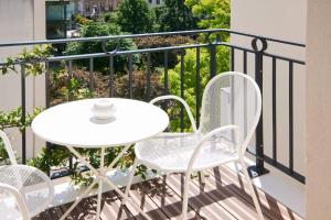 Deluxe Double upper floor with balcony room in Hôtel Amastan Paris